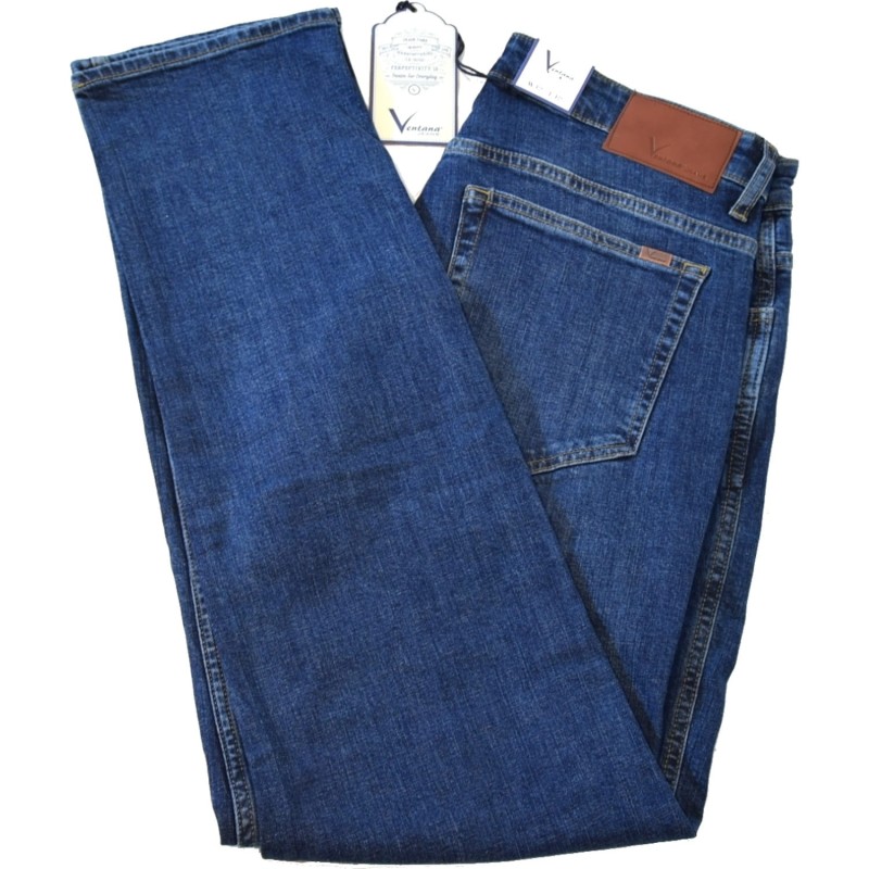 Klasyczne jeansy męskie z prostymi nogawkami.JPG