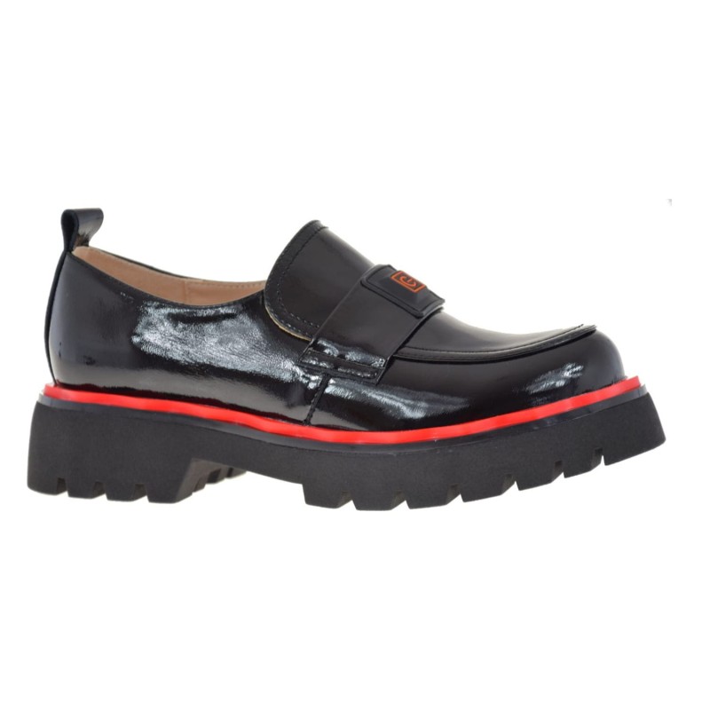 Półbuty czarne lakierowane.jpg