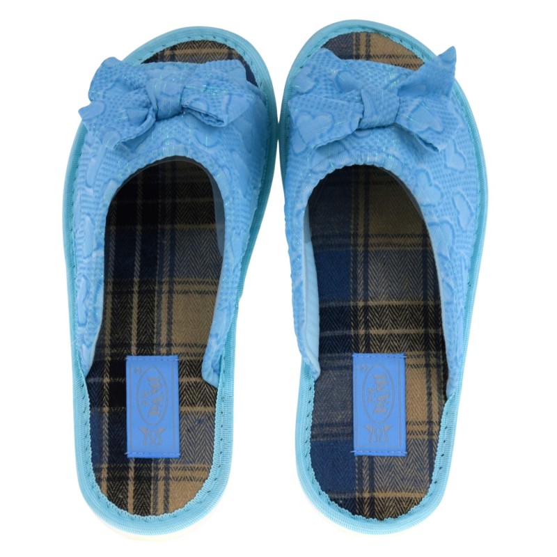 Kapcie damskie PAMI DOG 136 niebieskie – wsuwane, odkryte palce, antypoślizgowa podeszwa, kokardka, wzór w serca (4).jpg