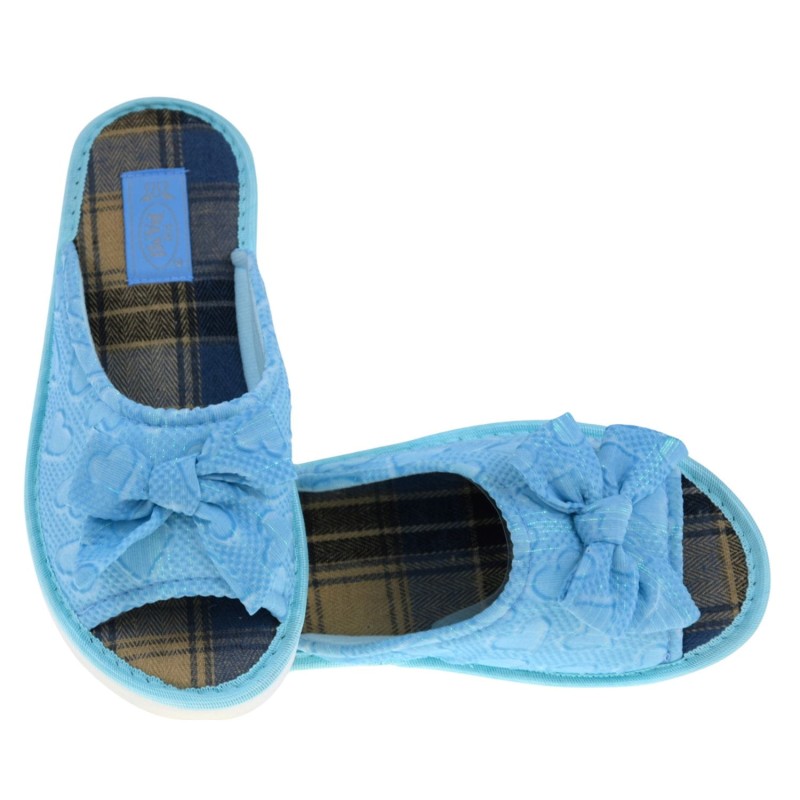 Kapcie damskie PAMI DOG 136 niebieskie – wsuwane, odkryte palce, antypoślizgowa podeszwa, kokardka, wzór w serca (6).jpg