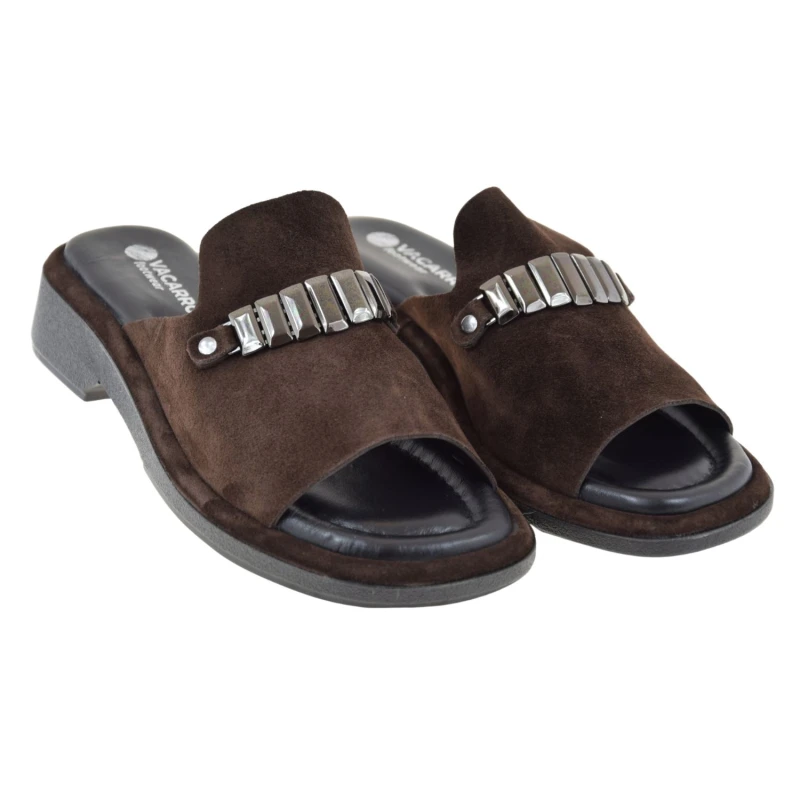 Brązowe klapki damskie z naturalnej skóry zamszowej z ozdobą VACARRO 62 358-05 – stylowe i komfortowe (2).jpg