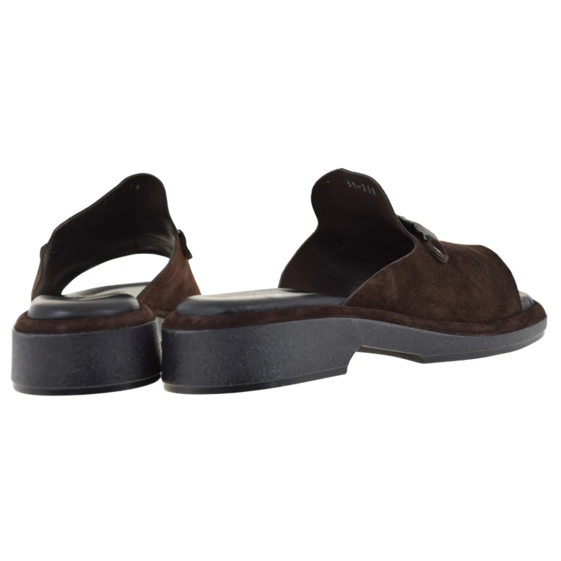 Brązowe klapki damskie z naturalnej skóry zamszowej z ozdobą VACARRO 62 358-05 – stylowe i komfortowe (3).jpg