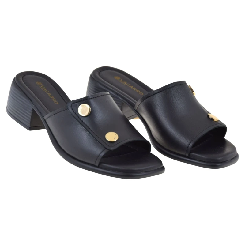 Czarne klapki damskie ze skóry naturalnej licowej VACARRO 1806-26018 z ozdobą złote krążki (2).jpg