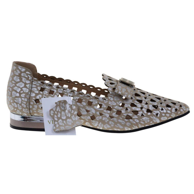 Damskie ażurowe czółenka skórzane VINCEZA 99205 beżowo-srebrne na niskim obcasie (2).jpg