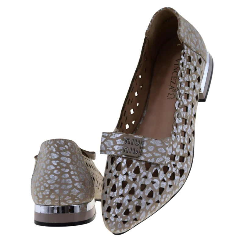 Damskie ażurowe czółenka skórzane VINCEZA 99205 beżowo-srebrne na niskim obcasie (5).jpg