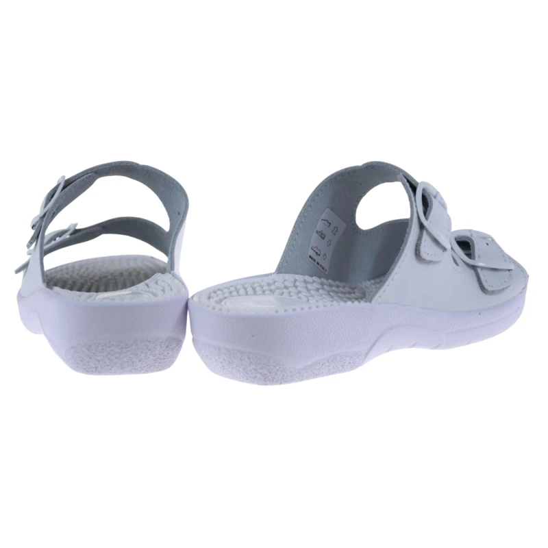 Białe klapki damskie skórzane medyczne COMFOOTY NADIA z masującymi kolcami (3).jpg