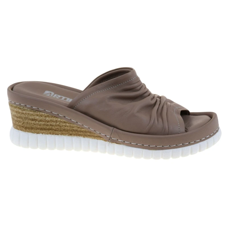 Beżowe klapki damskie z naturalnej skóry licowej na stabilnej koturnie ARTIKER 58C3170 (1).jpg