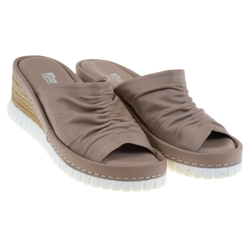 Beżowe klapki damskie z naturalnej skóry licowej na stabilnej koturnie ARTIKER 58C3170 (2).jpg